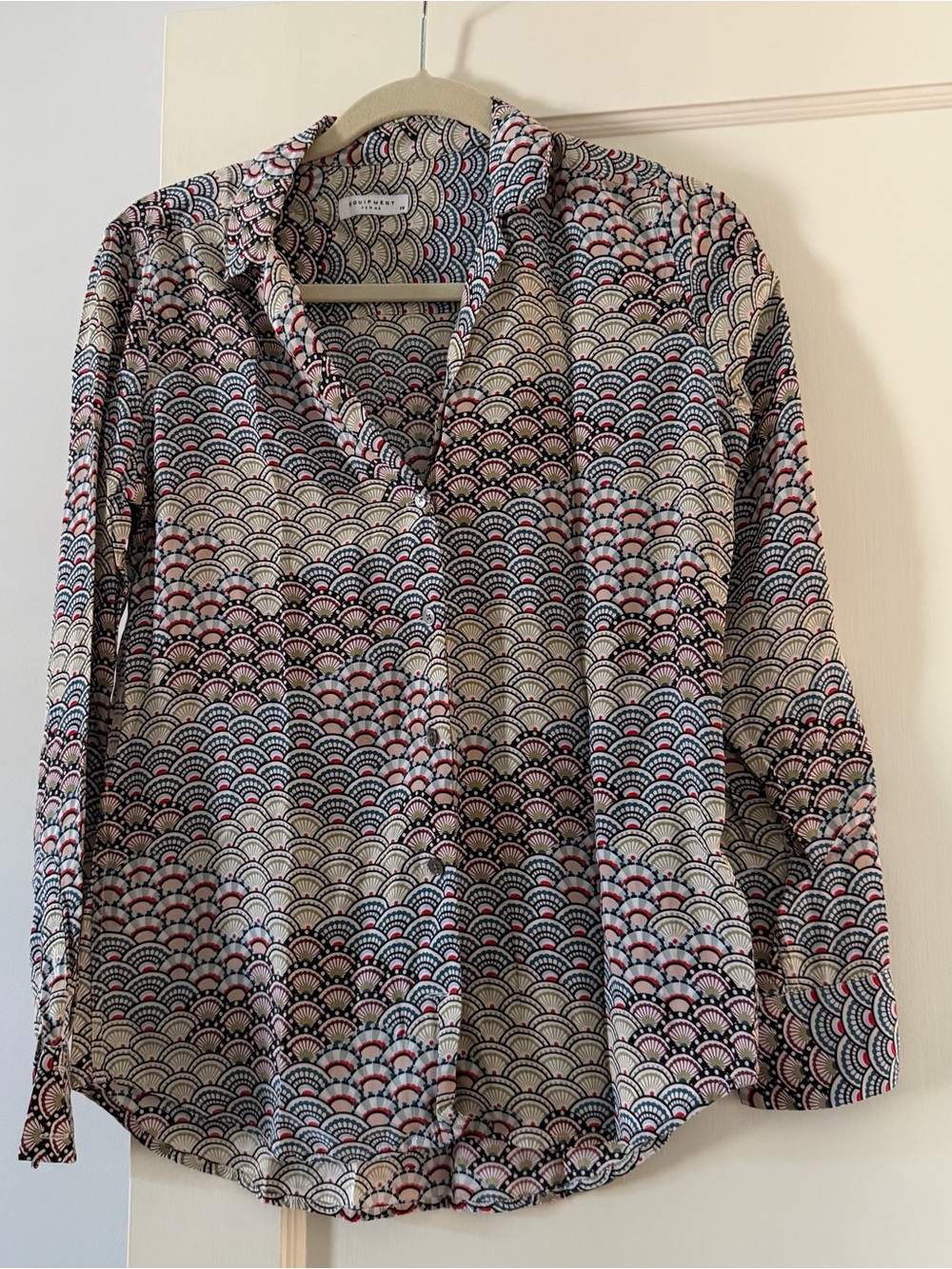 Equipment Womens Silk Button-Down blouse in Scallop Print Adalyn Fan Print